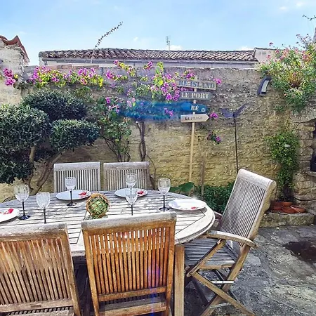 Charmante Entierement Renovee, Dans Le Centre Du Village Villa