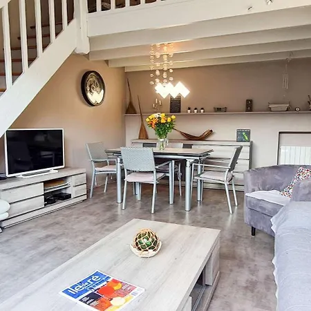 Charmante Entierement Renovee, Dans Le Centre Du Village Villa