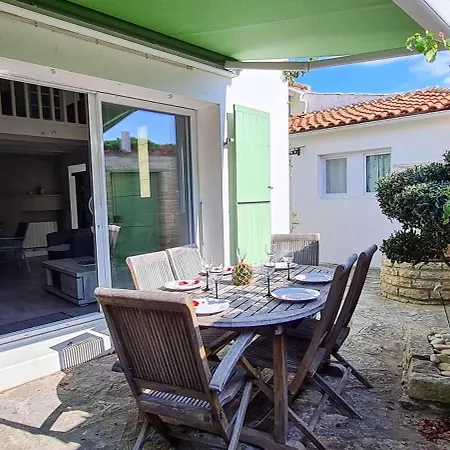 Villa Charmante Entièrement Rénovée, Dans Le Centre Du Village *