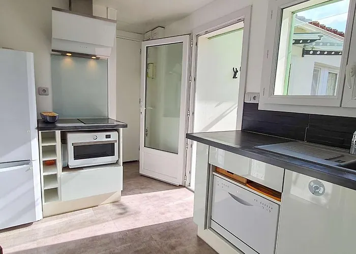 Villa Charmante Entièrement Rénovée, Dans Le Centre Du Village *