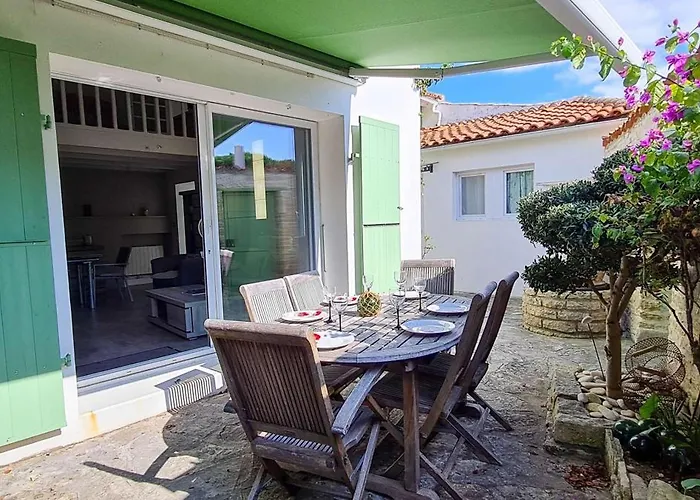 Villa Charmante Entièrement Rénovée, Dans Le Centre Du Village *